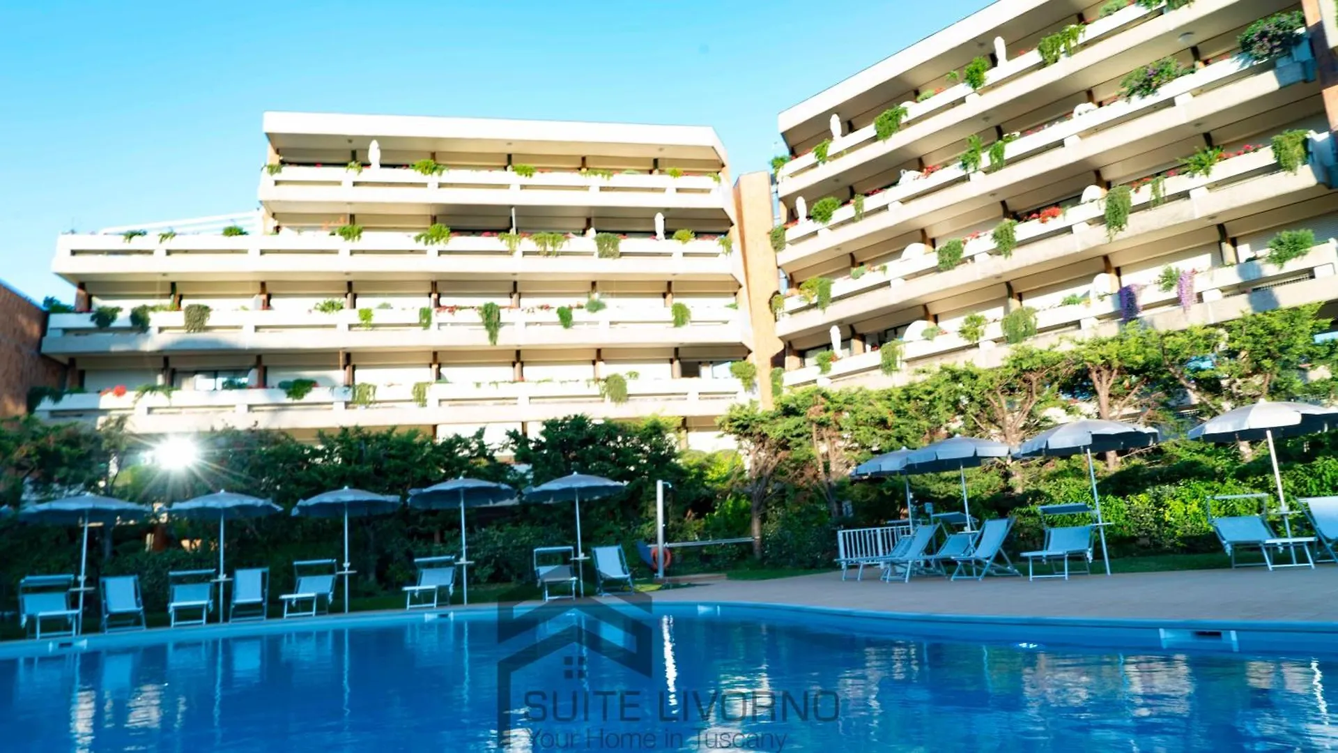Suites Marilia Apartments Pool Side - Suite Livorno Holiday Home Group