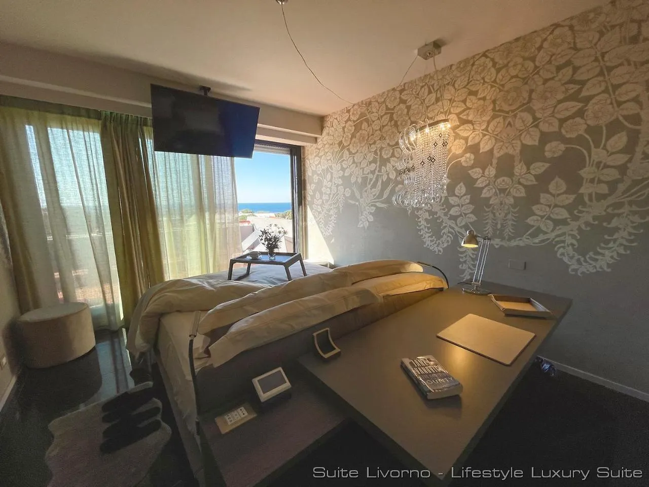 Suites Marilia Apartments Pool Side - Suite Livorno Holiday Home Group 0*,  Itália