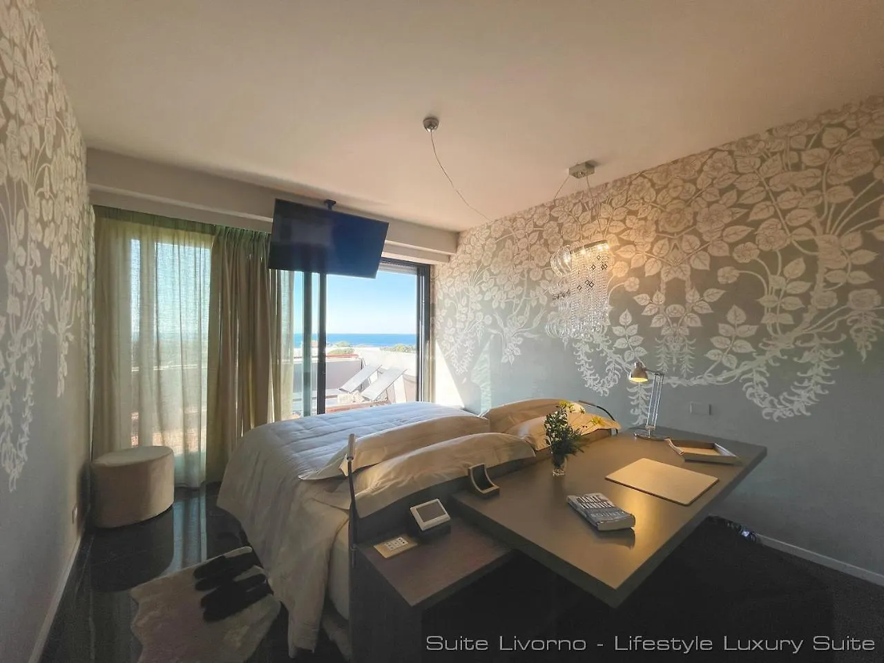 Suites Marilia Apartments Pool Side - Suite Livorno Holiday Home Group Itália