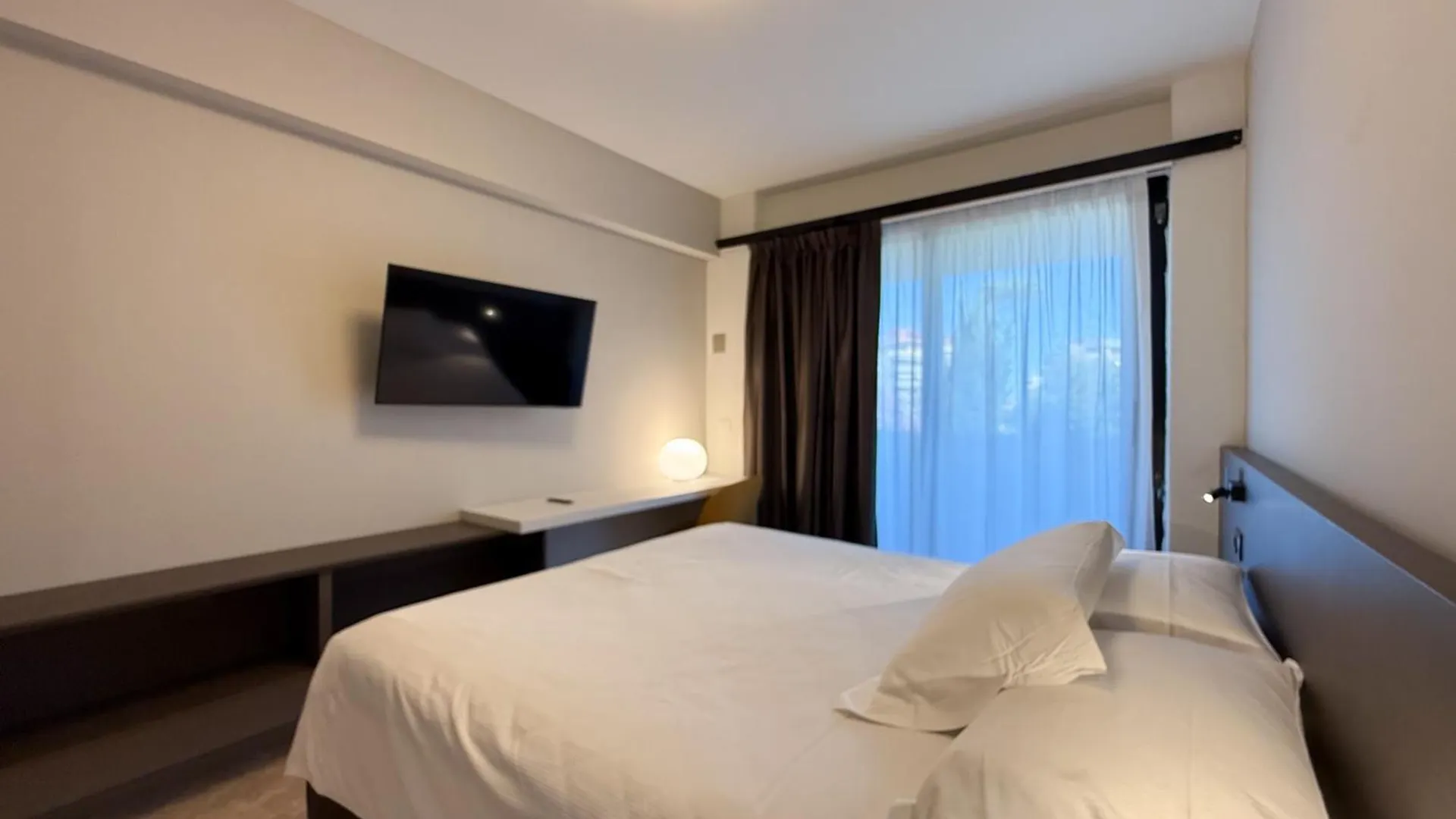 Suites Marilia Apartments Pool Side - Suite Livorno Holiday Home Group 0*,  Itália