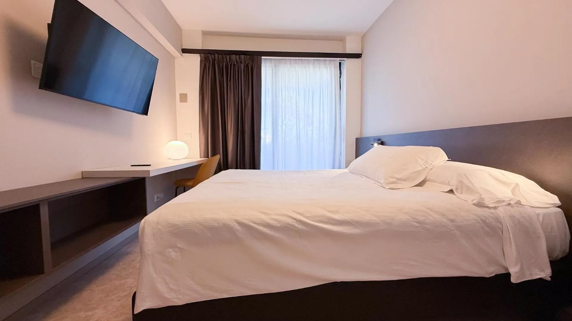 Suites Marilia Apartments Pool Side - Suite Livorno Holiday Home Group