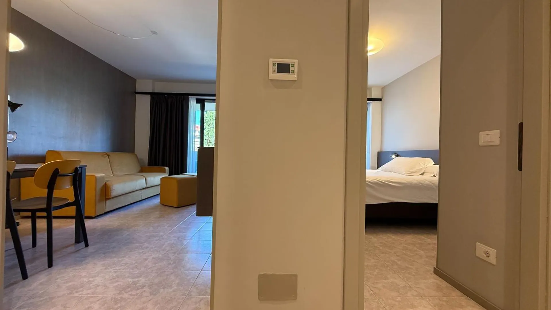 Suites Marilia Apartments Pool Side - Suite Livorno Holiday Home Group
