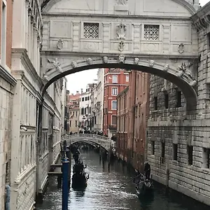 Moonlight Attic Apartment Venedig