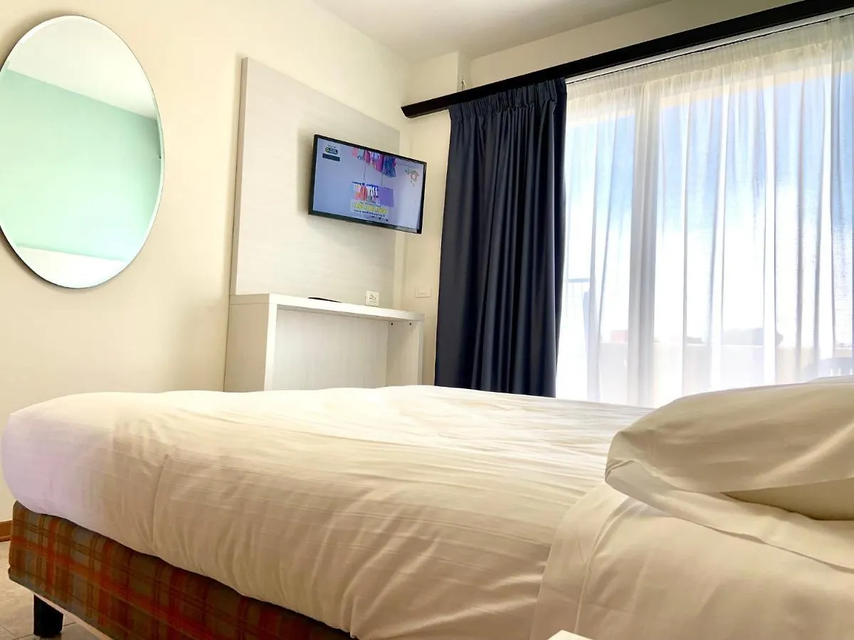 Suites Marilia Apartments Pool Side - Suite Livorno Holiday Home Group