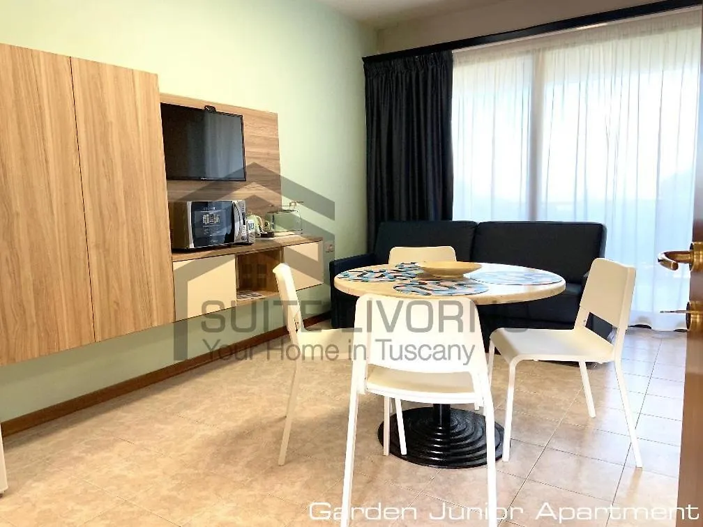 Suites Marilia Apartments Pool Side - Suite Livorno Holiday Home Group