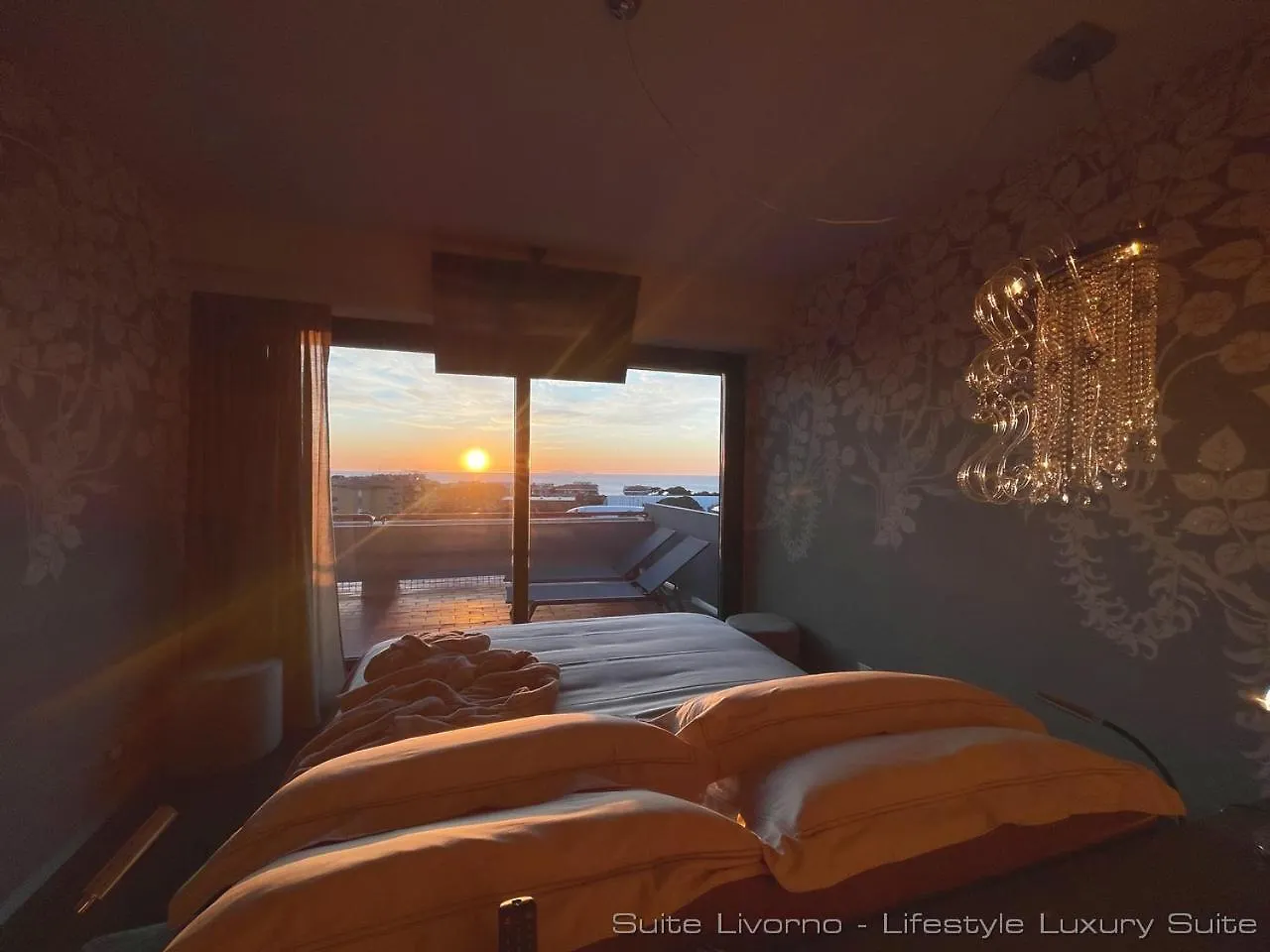 Suites Marilia Apartments Pool Side - Suite Livorno Holiday Home Group