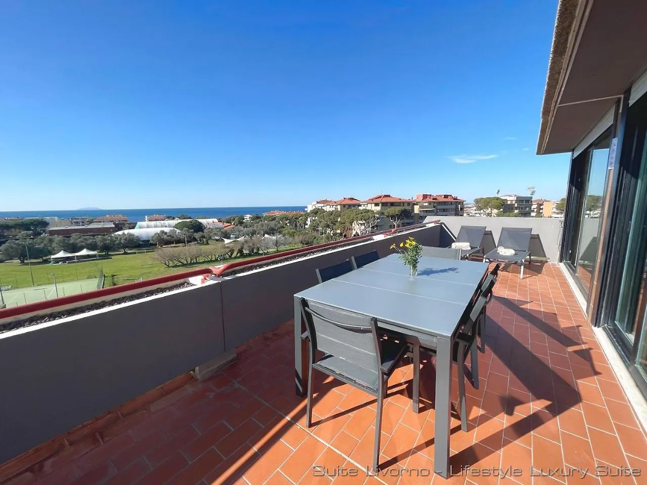 Suites Marilia Apartments Pool Side - Suite Livorno Holiday Home Group