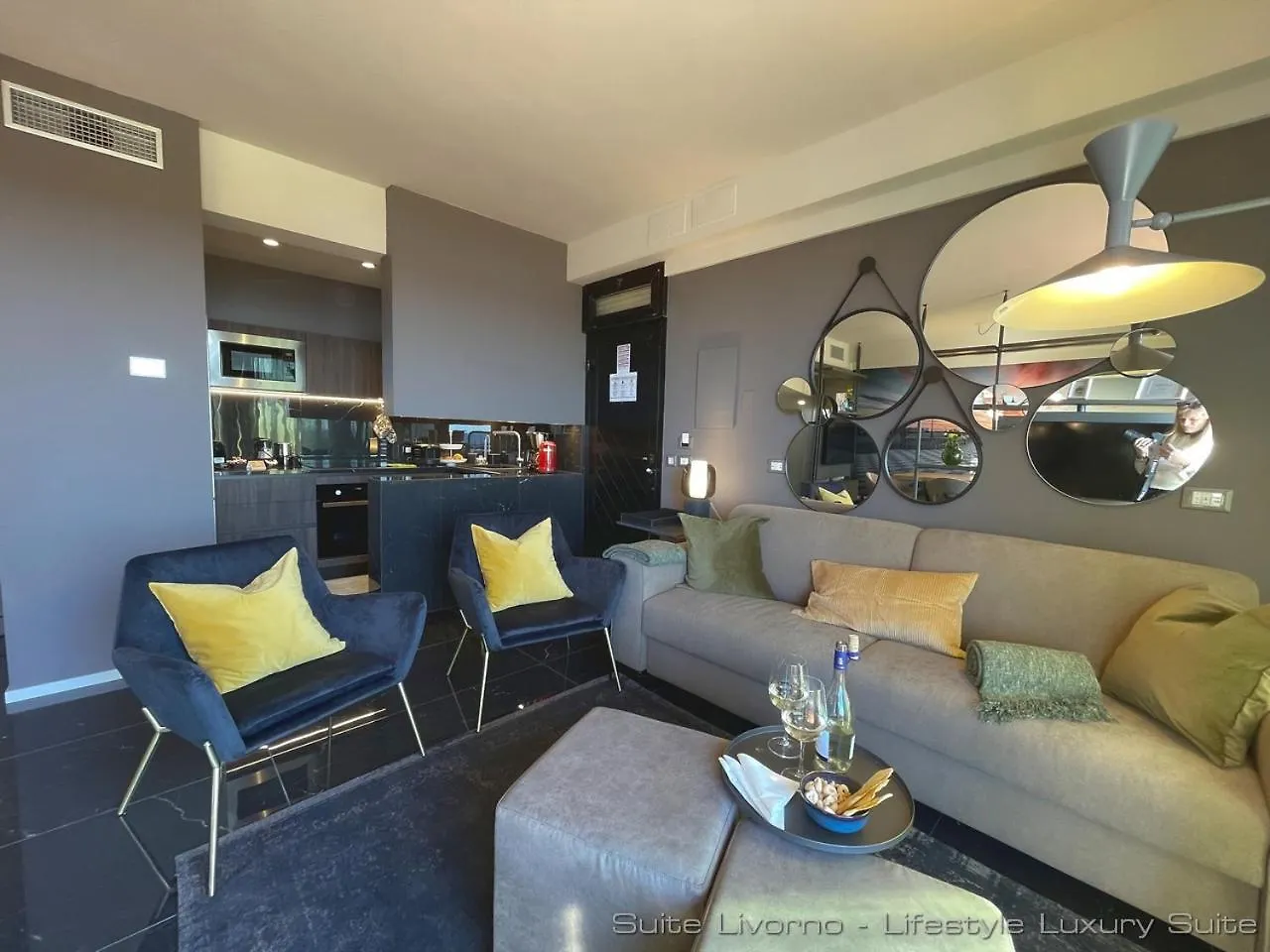 Suites Marilia Apartments Pool Side - Suite Livorno Holiday Home Group